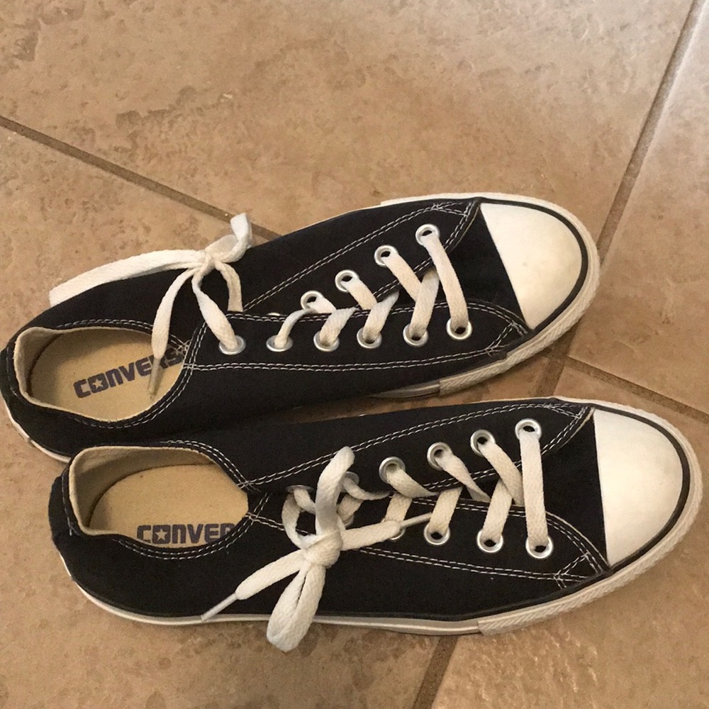 Black low top converse